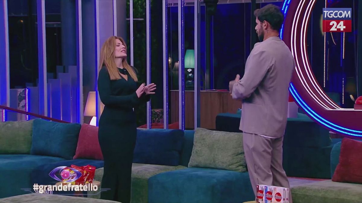 "Grande Fratello", scontro totale tra Domenico e la fidanzata Valentina: "Ti stai innamorando di Benedetta"