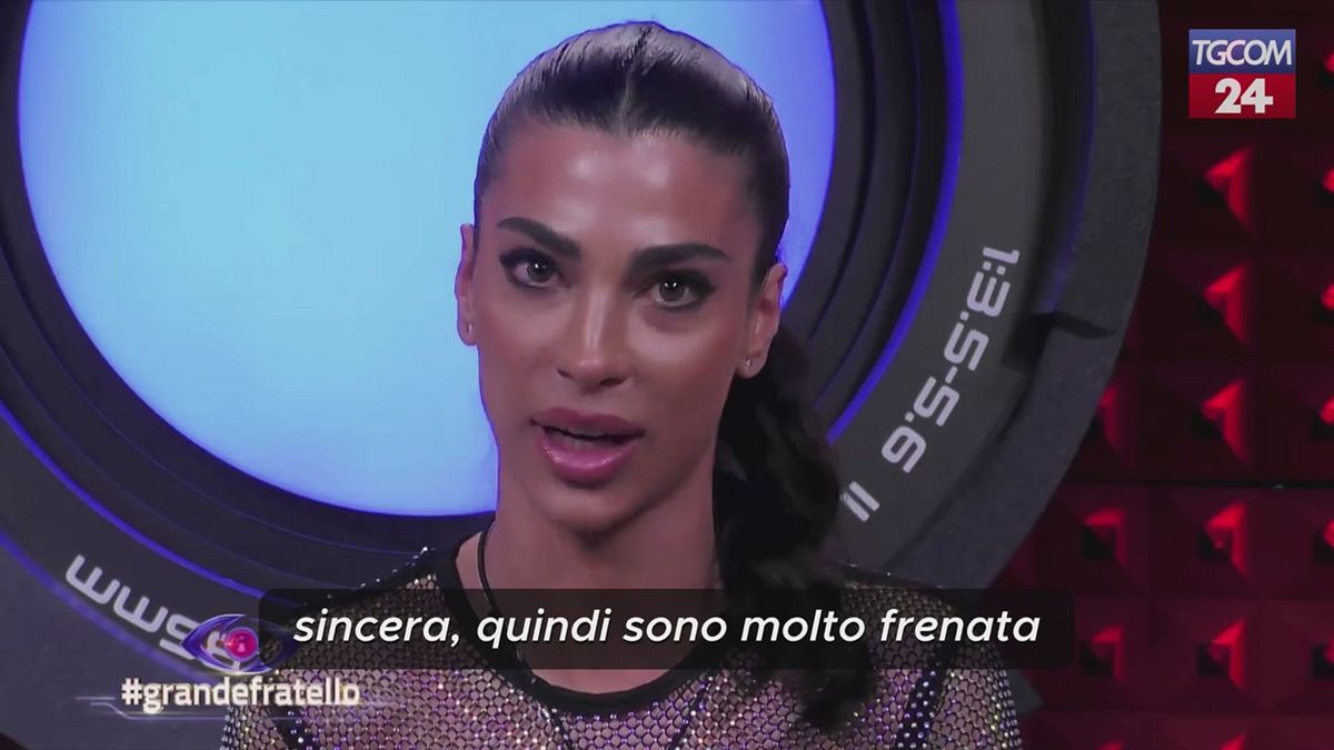 "Grande Fratello", Rasha ammette l'interesse per Omer: "Ha qualcosa in più degli altri, però..."