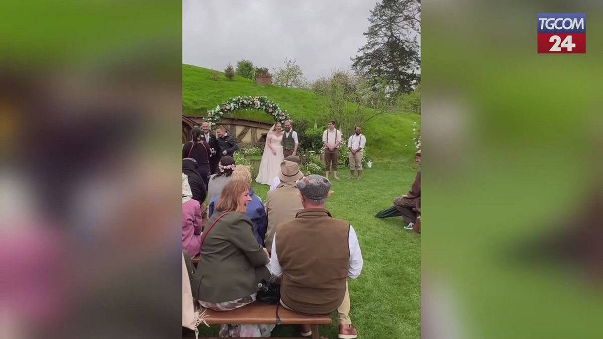 Nuova Zelanda, matrimonio in stile "Signore degli Anelli" e a sorpresa arriva Frodo