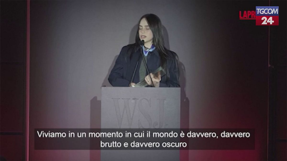 Billie Eilish tira le orecchie ai miliardari: "Perché avete così tanti soldi? Datene di più in beneficenza"