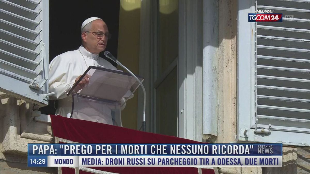 Breaking News delle 14.00 | Papa: "Prego per i morti che nessuno ricorda"