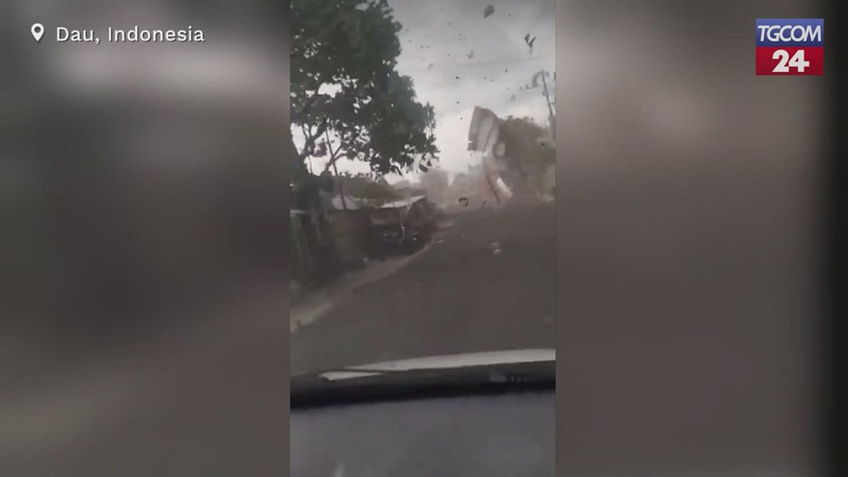 Tromba d'aria colpisce l'Indonesia: panico nella regione di Malang