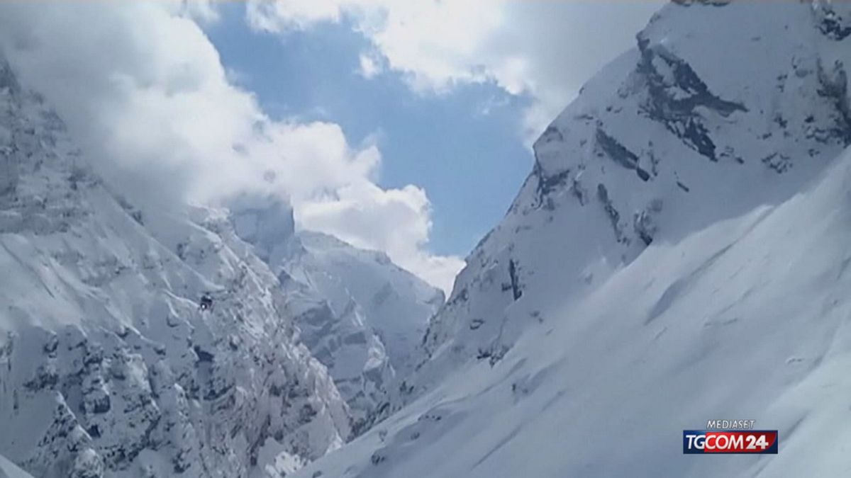 18.00 ALPINISTI DISPERSI NEPAL SRV