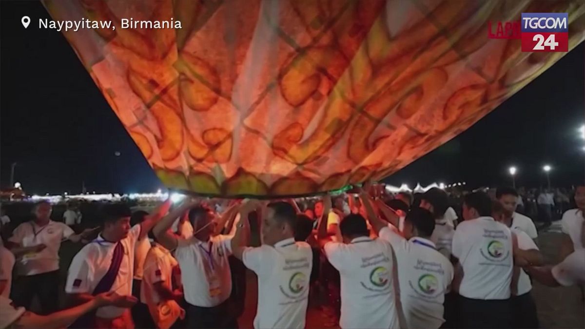 Birmania, gara tra mongolfiere per festeggiare la fine della stagione delle piogge