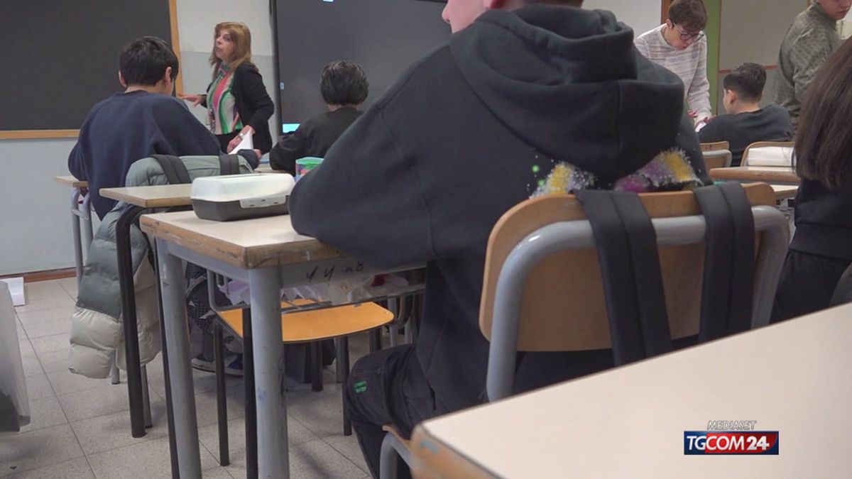 12.02 CONTRATTI AGLI INSEGNANTI CON AUMENTI