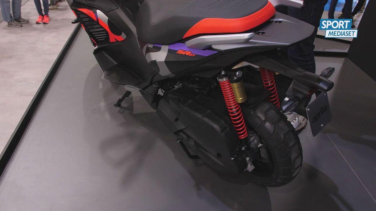 Aprilia SRGT400, spirito sportivo e comfort