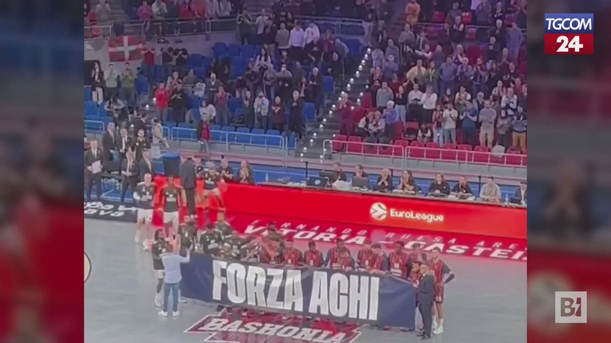 Applausi e commozione per Polonara: l'omaggio prima di Baskonia-Virtus
