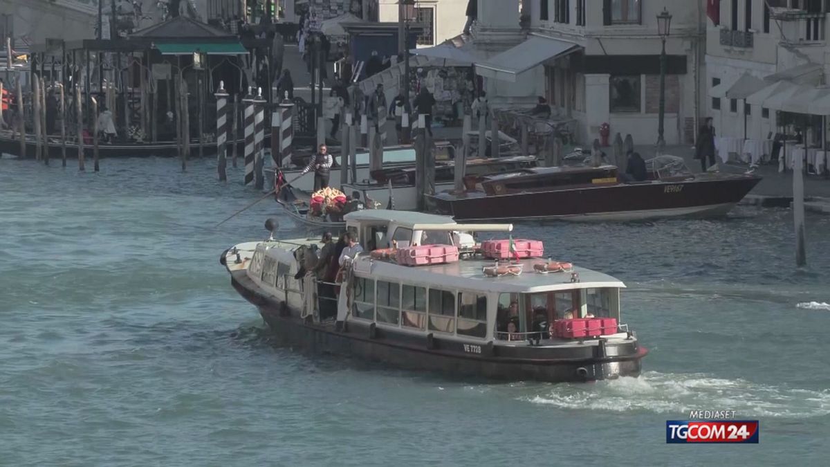 18.00 VENEZIA, VAPORETTI ANTI BORSEGGI SRV