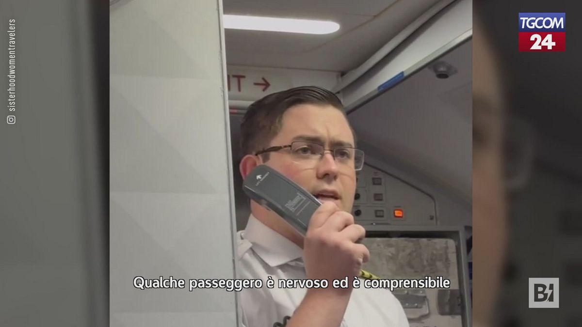 Passeggeri nervosi prima del decollo, il pilota li rassicura... parlando del gelato