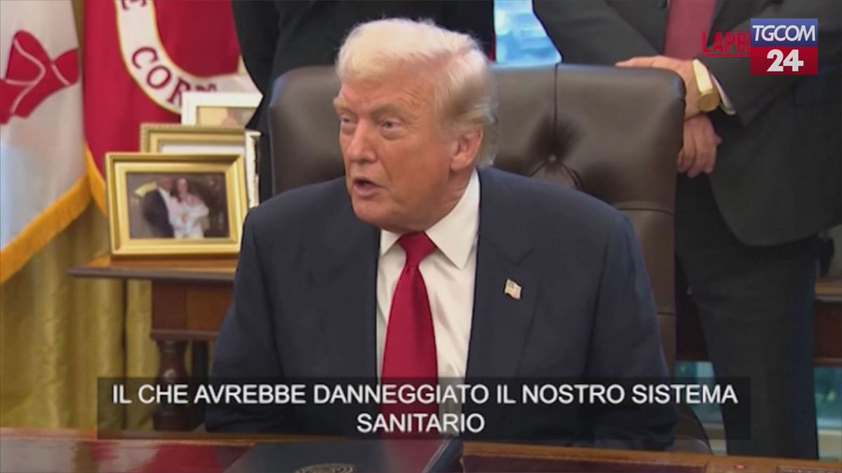 Fine dello shutdown, Trump esulta dallo Studio Ovale