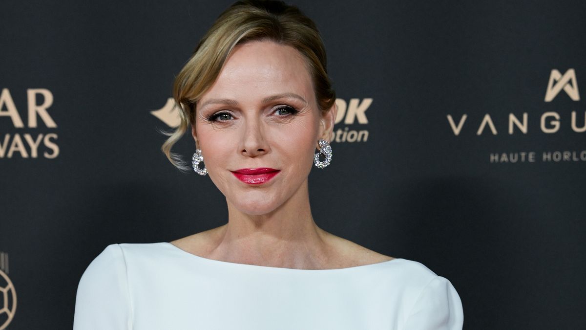 La principessa Charlène di Monaco è passata a una colorazione di capelli calda, in linea con le nuance più amate di questo autunno 