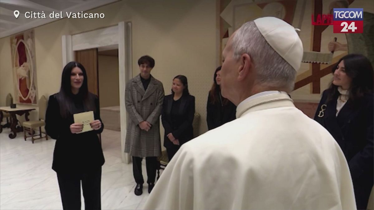 Incontro in Vaticano tra Papa Leone XIV e Laura Pausini: "Sono un suo fan"