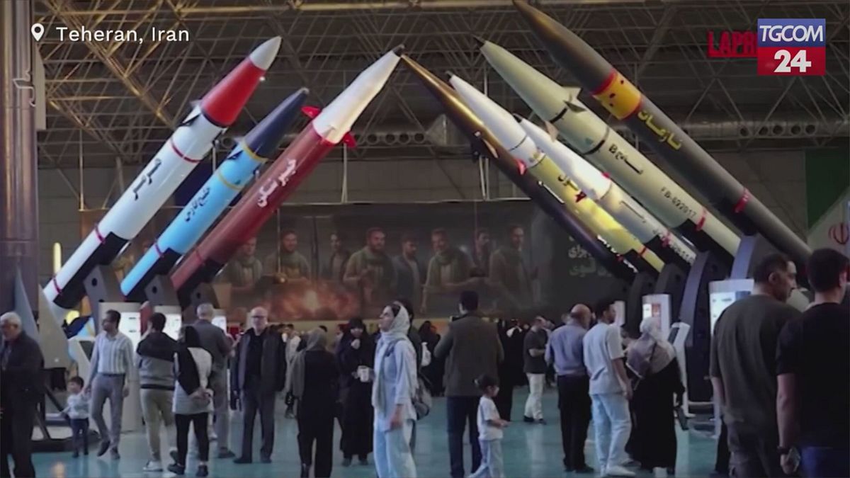 Iran, Teheran mostra missili balistici e droni per la prima volta dopo la guerra con Israele