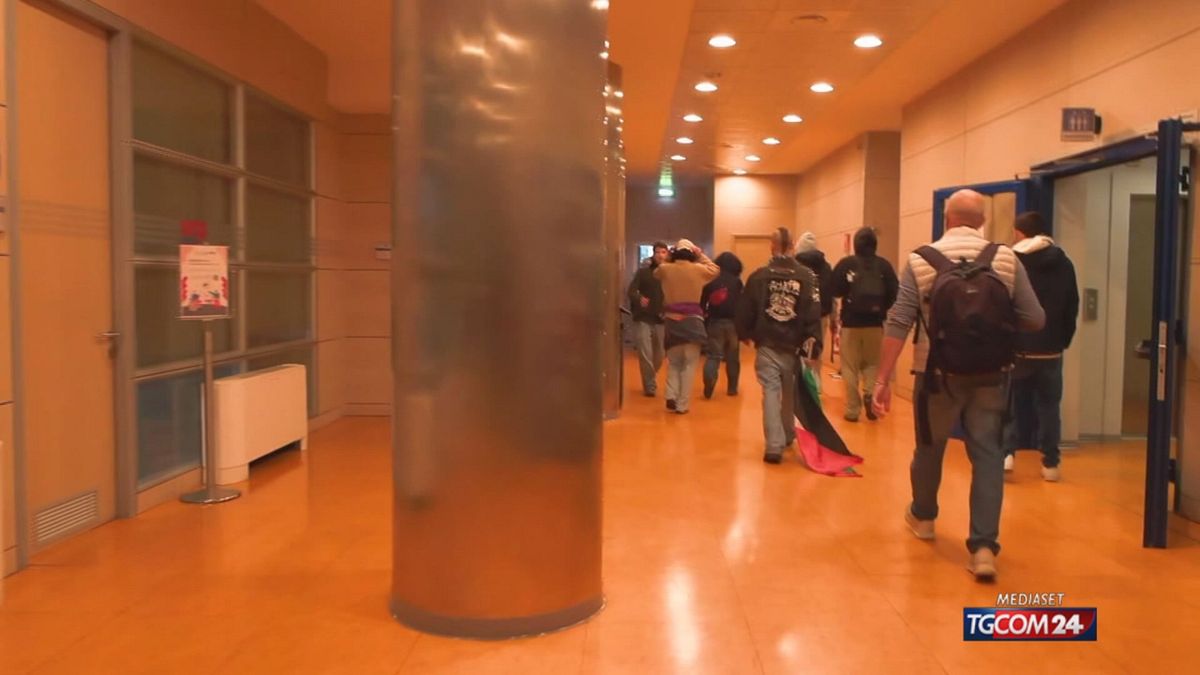 CLIP SCONTRI STUDENTI POLIZIA TORINO X SITO SRV EDL