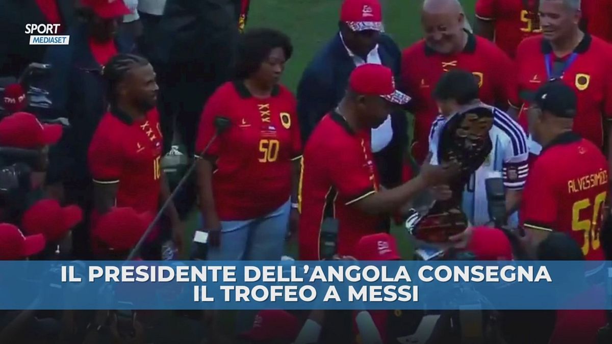 Messi: premio speciale dal presidente dell'Angola