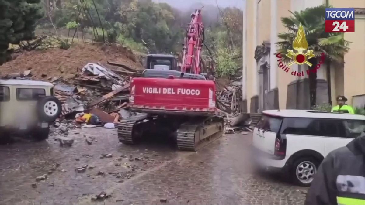 Cormons, i soccorritori scavano tra le macerie delle abitazioni crollate