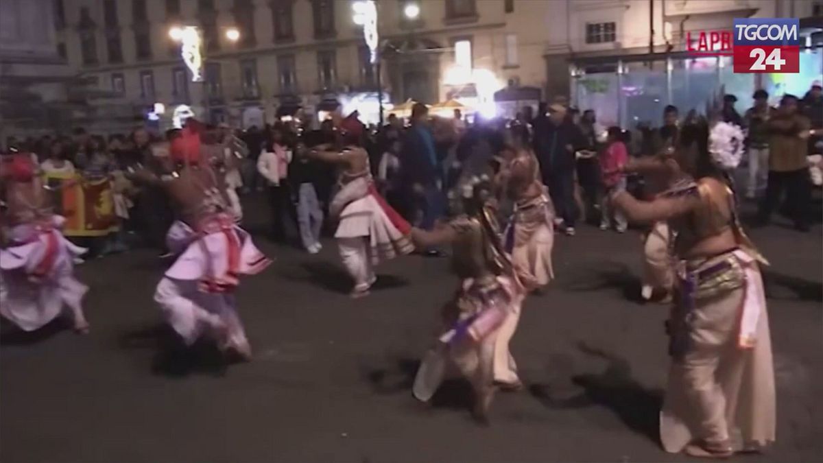 Napoli, comunità straniere in festa: piazza Dante si anima
