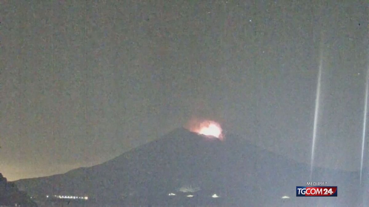 12.00 GIAPPONE, ERUZIONE VULCANO MCH