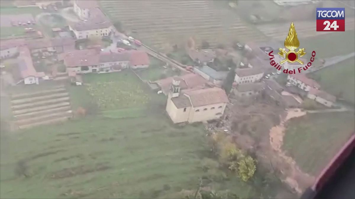 Cormons, la frana vista dall'alto: il sorvolo dei vigili del fuoco