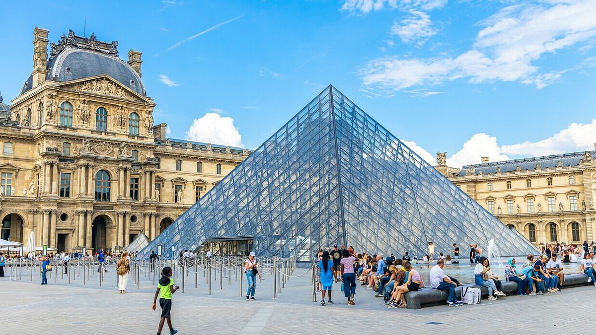 Piramide del Louvre, Parigi 