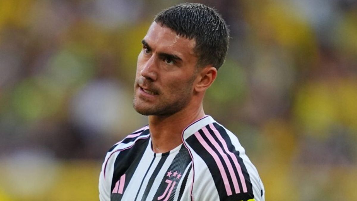 Dusan Vlahovic (Juve-Serbia): sovraccarico all'adduttore