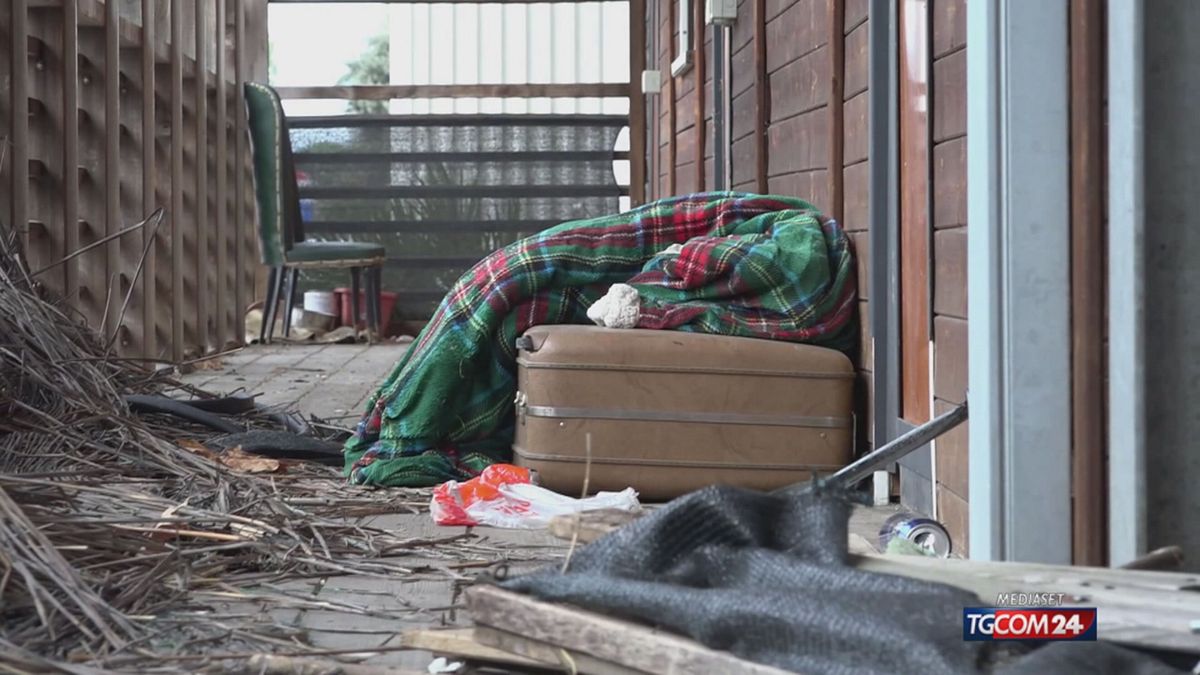 18.00 (non usare) FIRENZE, BLITZ A NOVOLI: OCCUPATE 'CASETTE' SRV