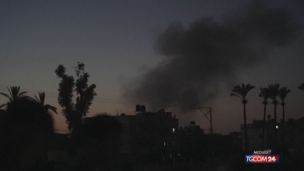 08.05 GAZA, RAID SU SCUOLA, 100 MORTI