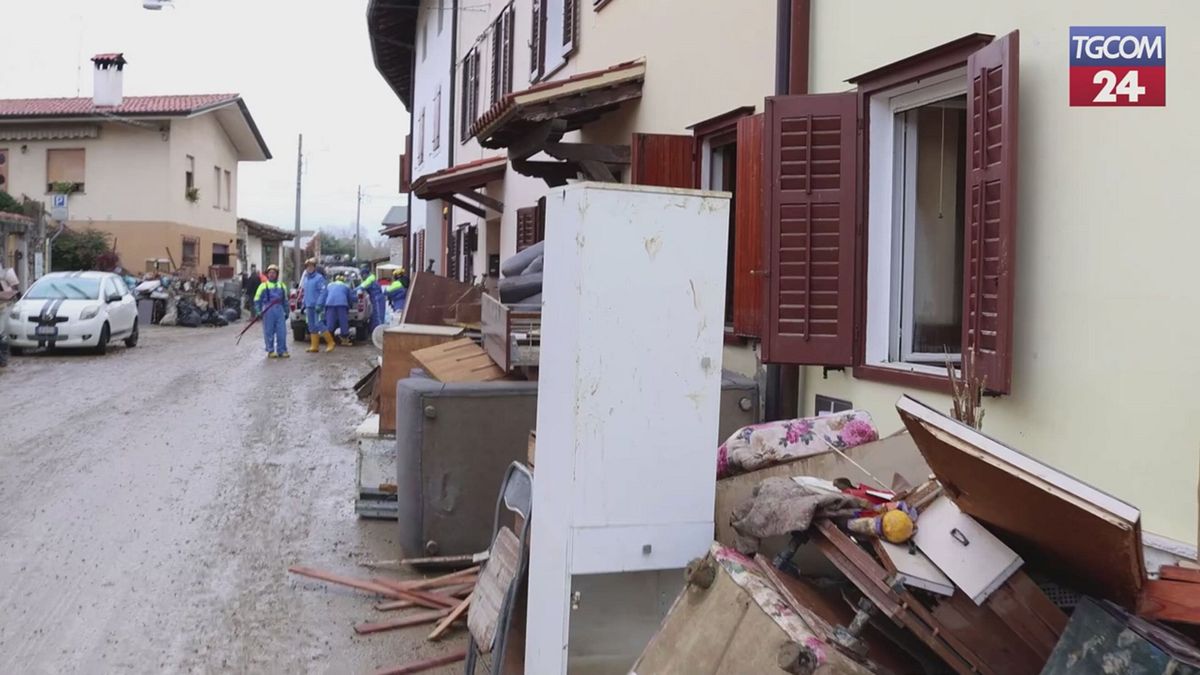 Alluvione in Friuli, continua il lavoro dei volontari a Versa