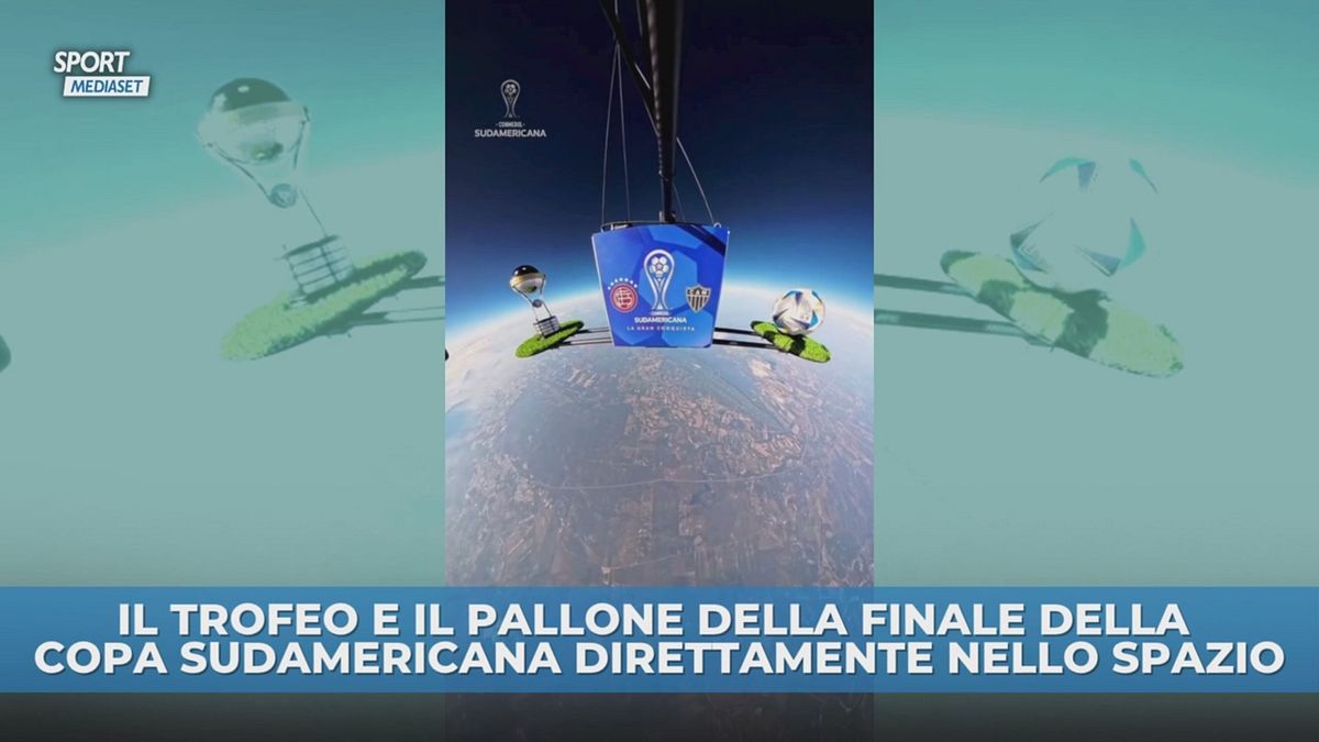 Trofeo e pallone direttamente nello spazio!