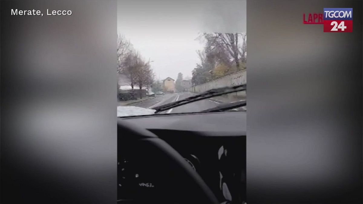 Neve in pianura al Nord: Brianza imbiancata all'alba