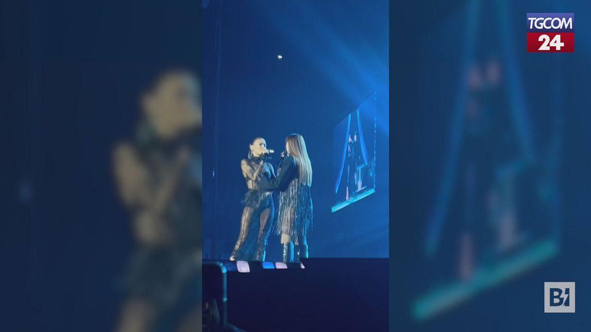 Annalisa ed Elodie insieme sul palco per l'omaggio a Ornella Vanoni