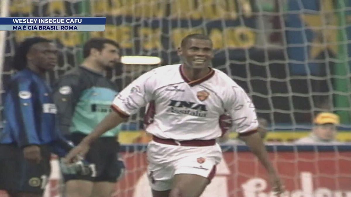 Wesley insegue Cafu