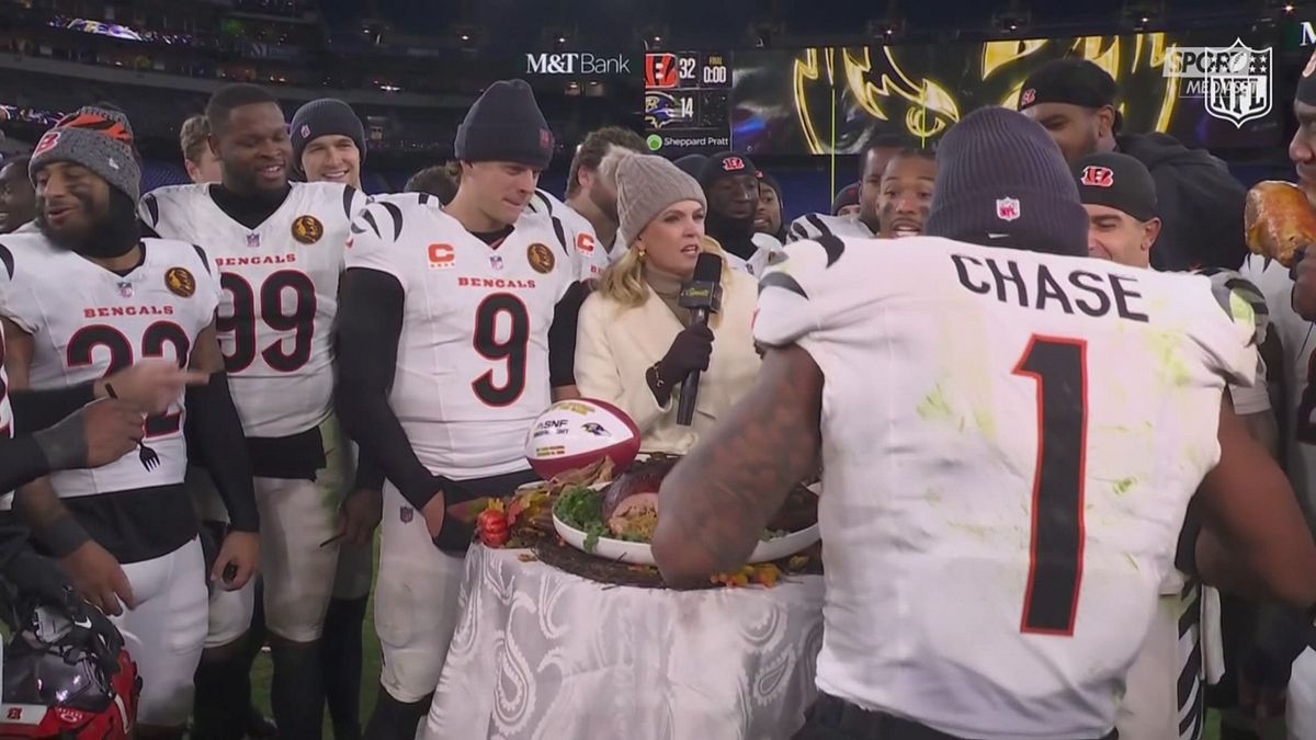 MCH GIOCATORI MANGIANO IL TACCHINO MCH