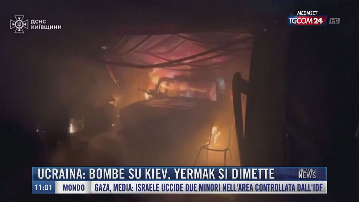 Breaking News delle 11.00 | Ucraina: bombe su Kiev, Yermak si dimette