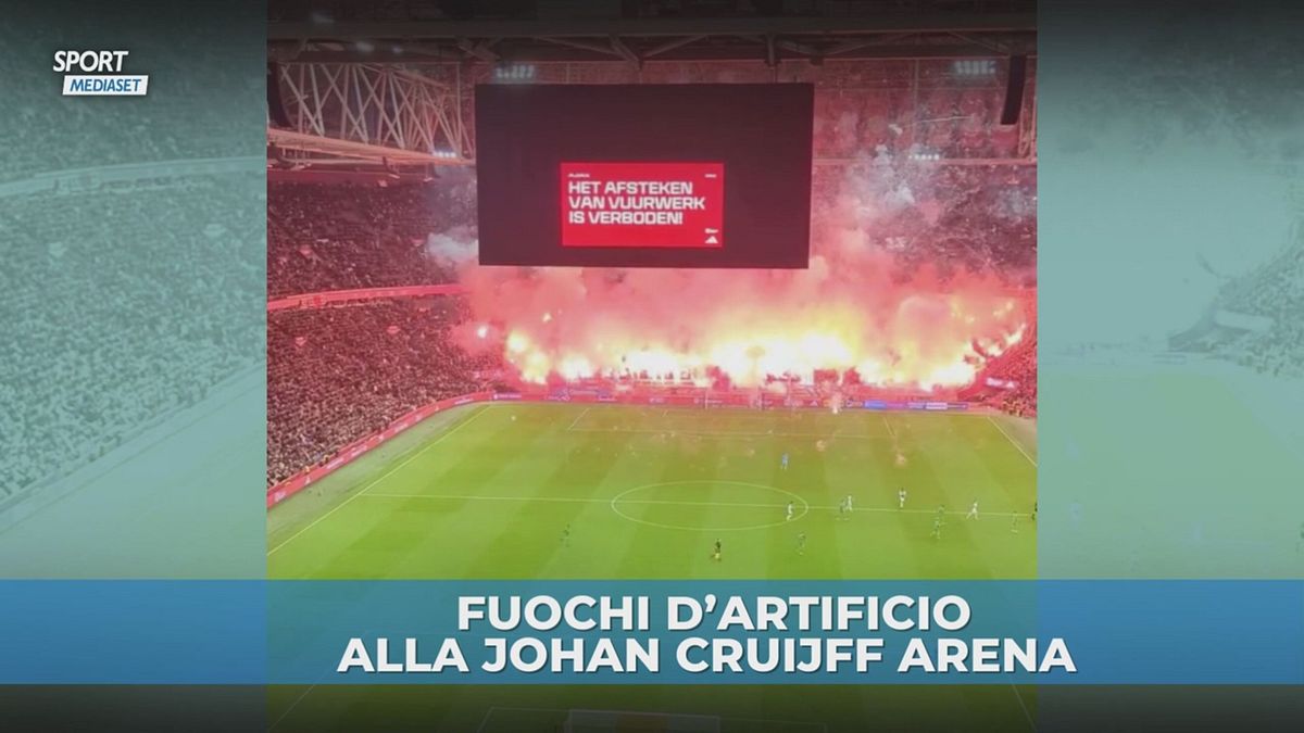 Ajax, i tifosi scatenano l'inferno: giocatori in fuga e sospensione