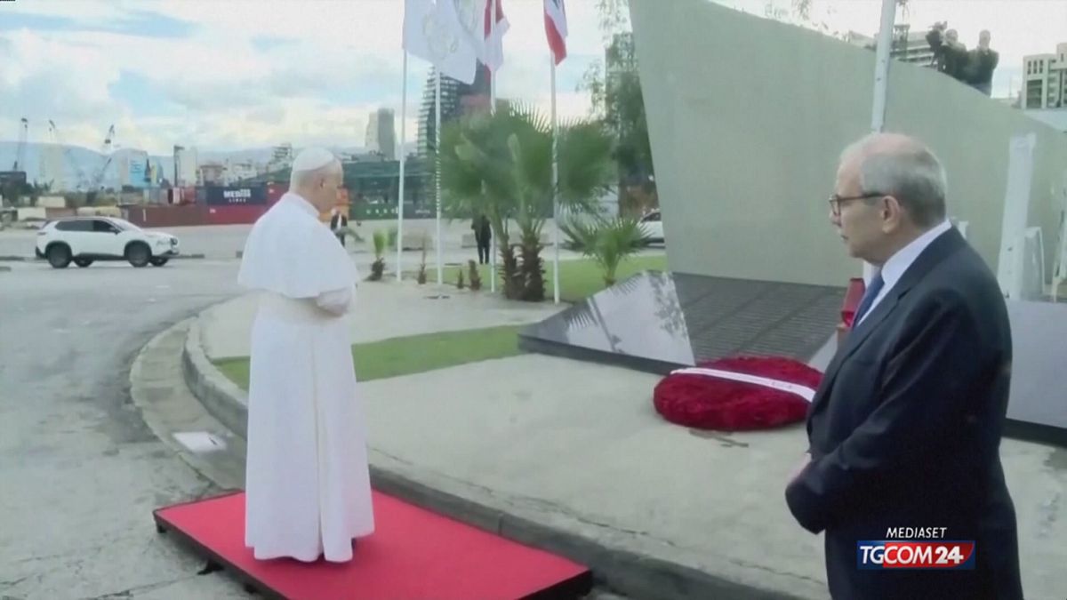 PAPA PREGA PORTO BEIRUT SRV