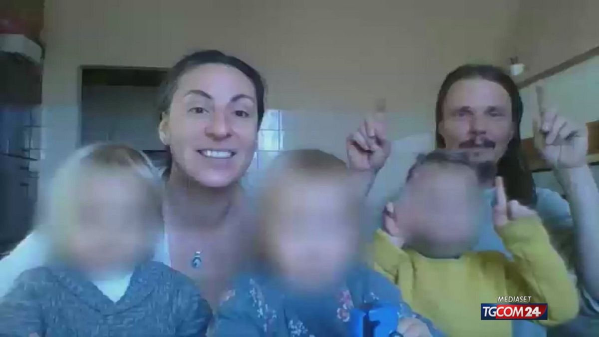 12.00 FAMIGLIA NEL BOSCO, ATTESA PER L'UDIENZA SRV