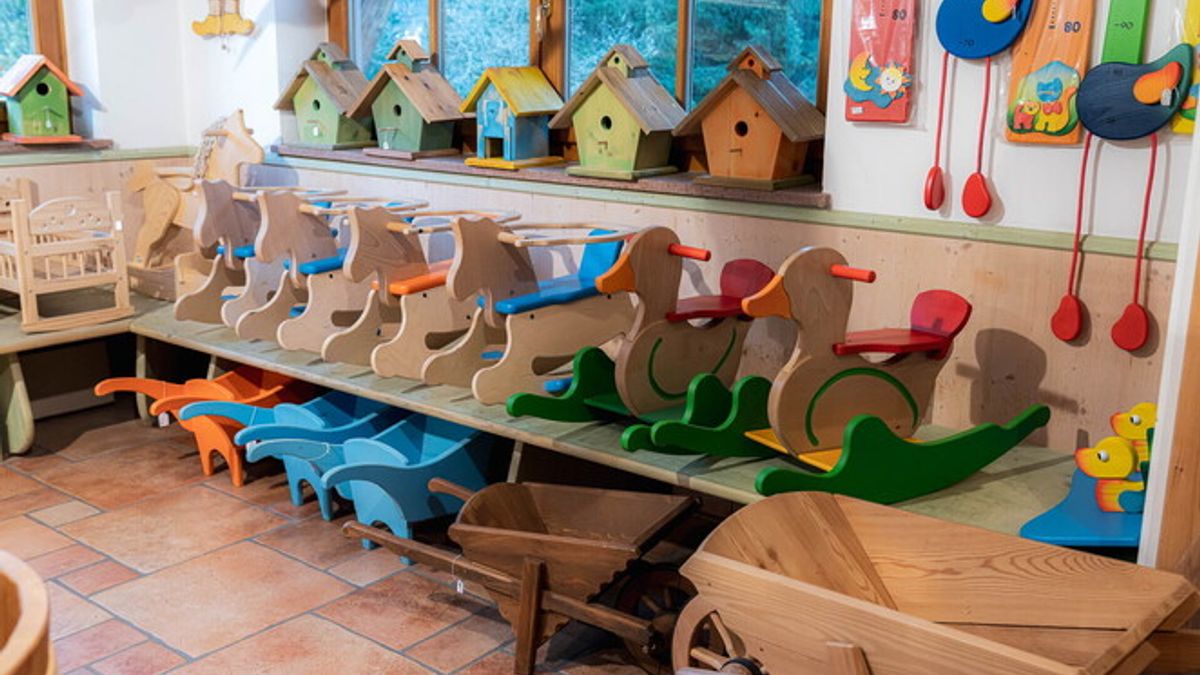  Decrestina Giocattoli-Soraga Archivio-APT-Val-di-Fassa M.Rizzi