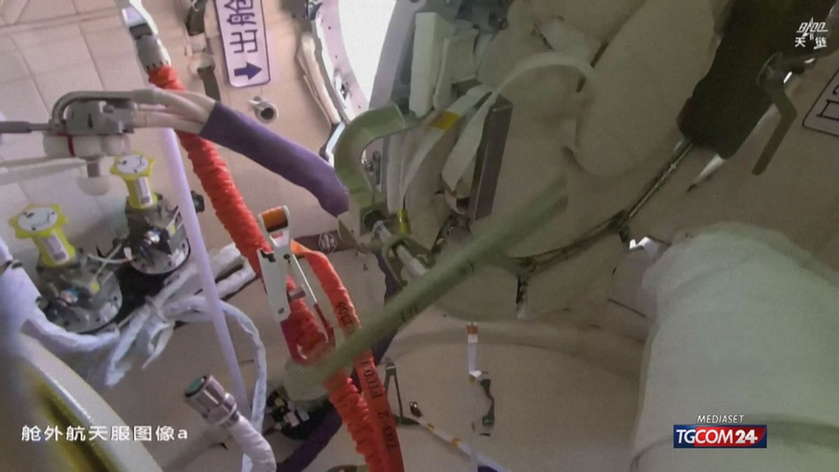 ASTRONAUTI CINESI NELLO SPAZIO X SITO SRV