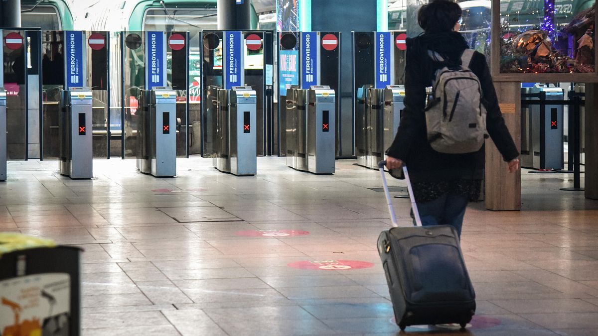 Sciopero Trenord alla stazione di Cadorna, Milano