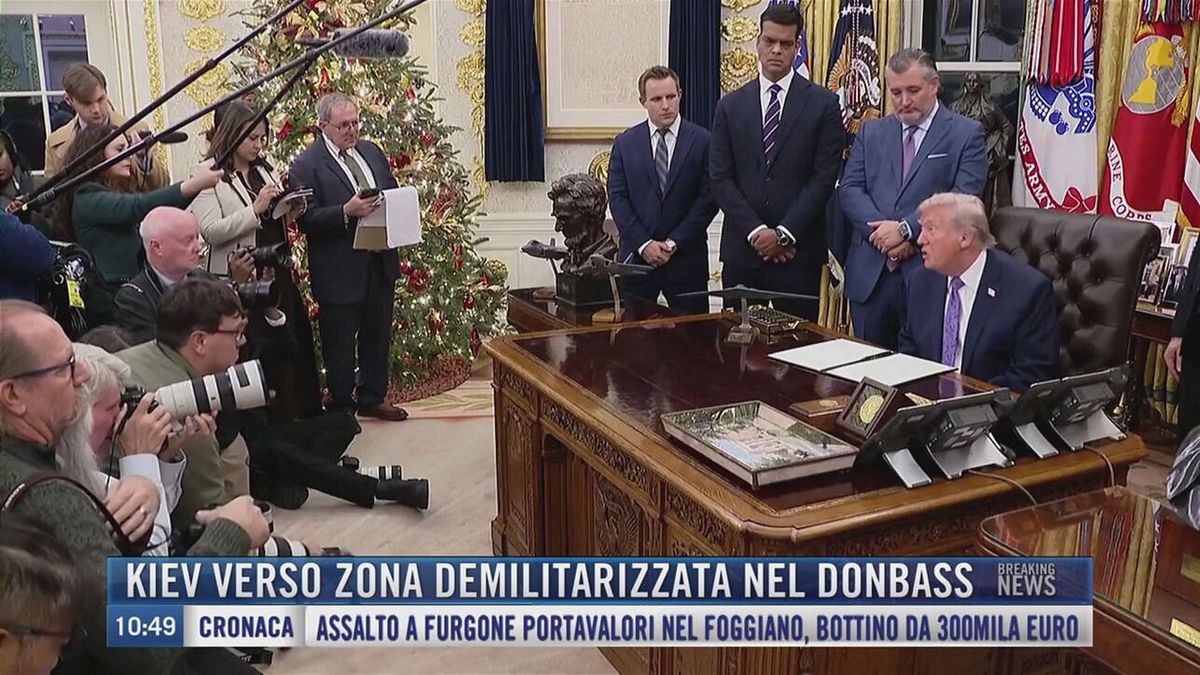 Breaking News delle 11.00 | Kiev verso zona demilitarizzata nel Donbass