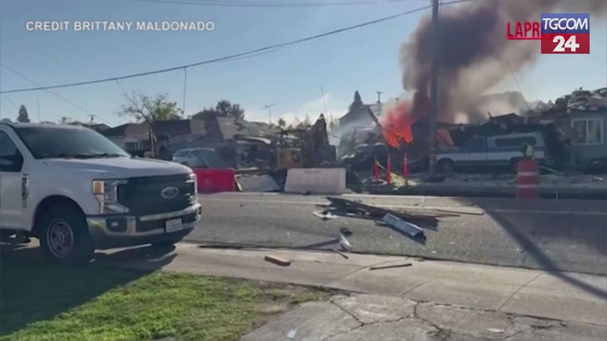 San Francisco, fuga di gas distrugge casa: l'esplosione ripresa dalle telecamere di sicurezza