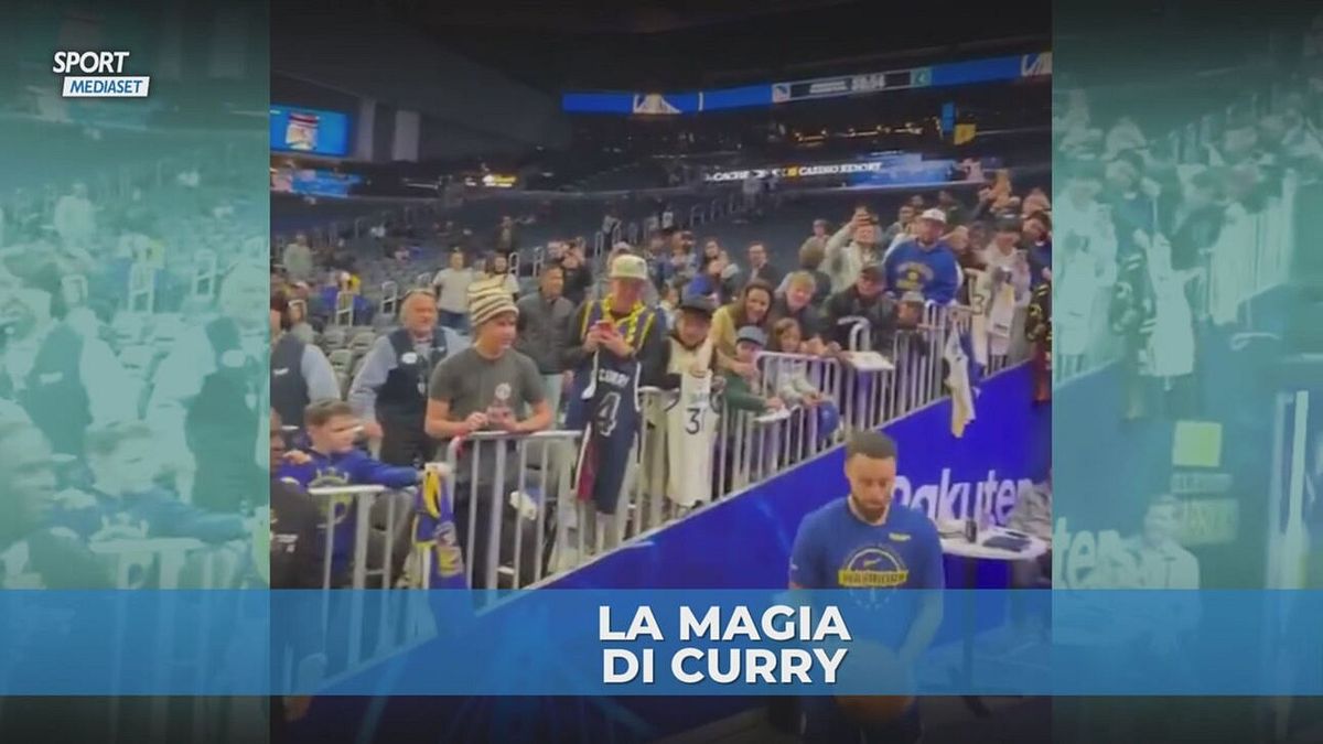 Canestro stellare di Curry: il tiro dal tunnel