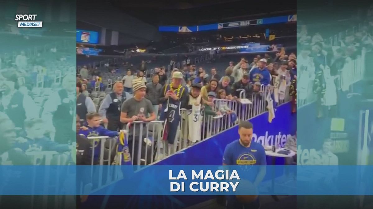 Canestro stellare di Curry: il tiro dal tunnel