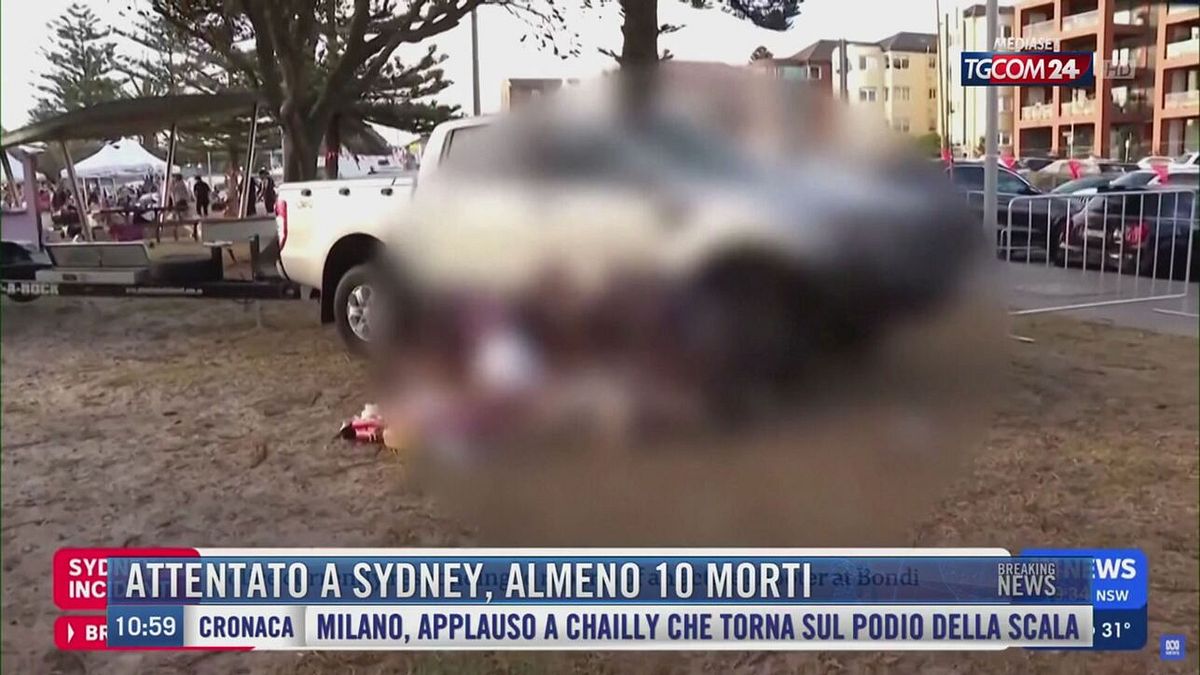 Breaking News delle 11.00 | Attentato a Sydney, almeno 10 morti