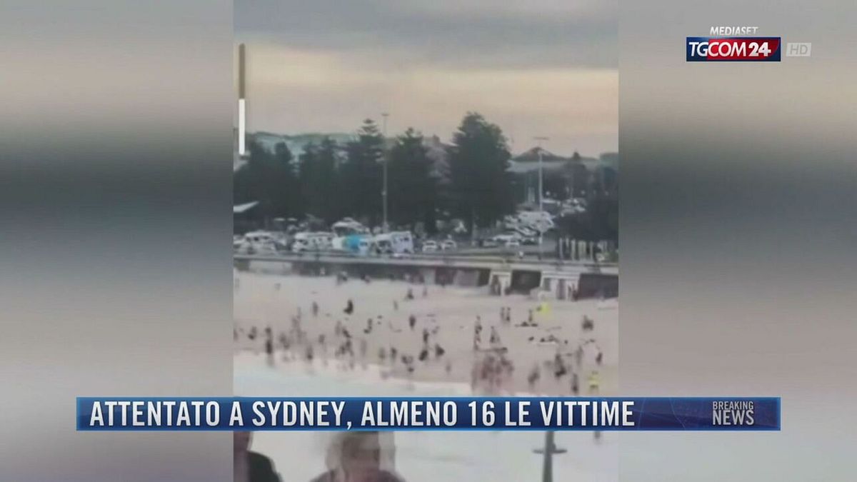 Breaking News delle 21.30 | Attentato a Sydney, almeno 16 le vittime
