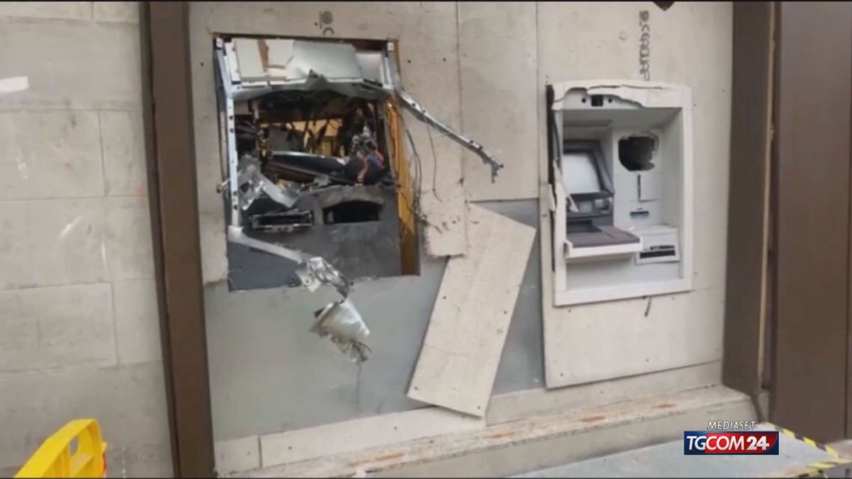 12.40 BOOM COLPI BANCOMAT SRV