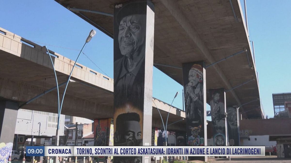 Breaking News delle 09.00 | Sudafrica, uomini armati uccidono 10 persone