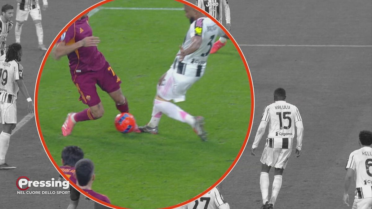 La moviola di Juventus-Roma: contatto Bremer-Pellegrini, era rigore?