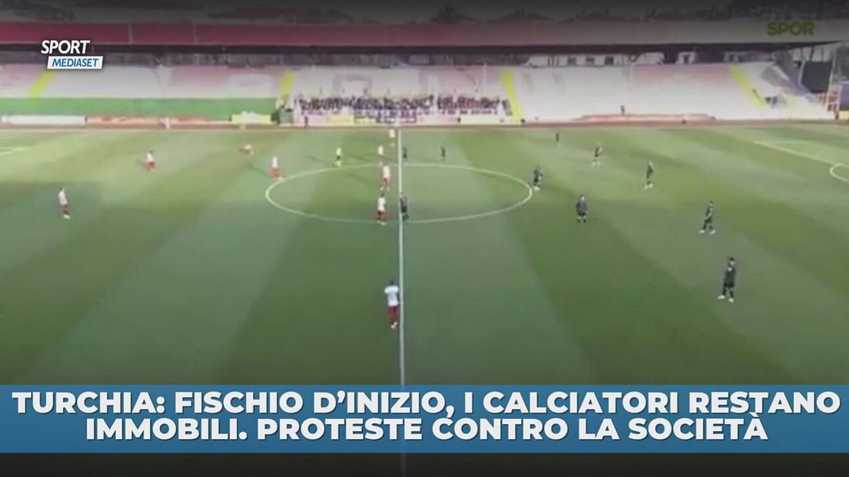 Turchia: partita inizia, tutti i 22 giocatori immobili